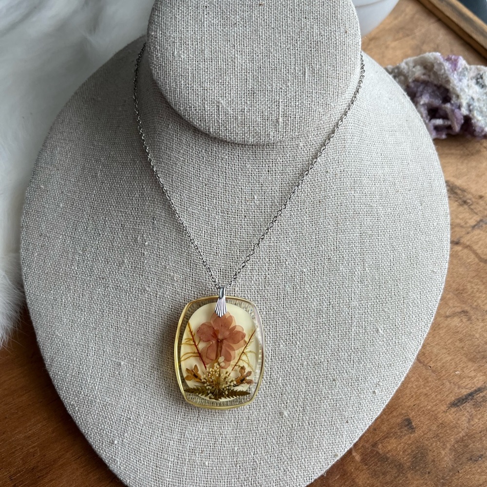 Vintage pressed flowers in Acrylic Lucite Silver plated chain